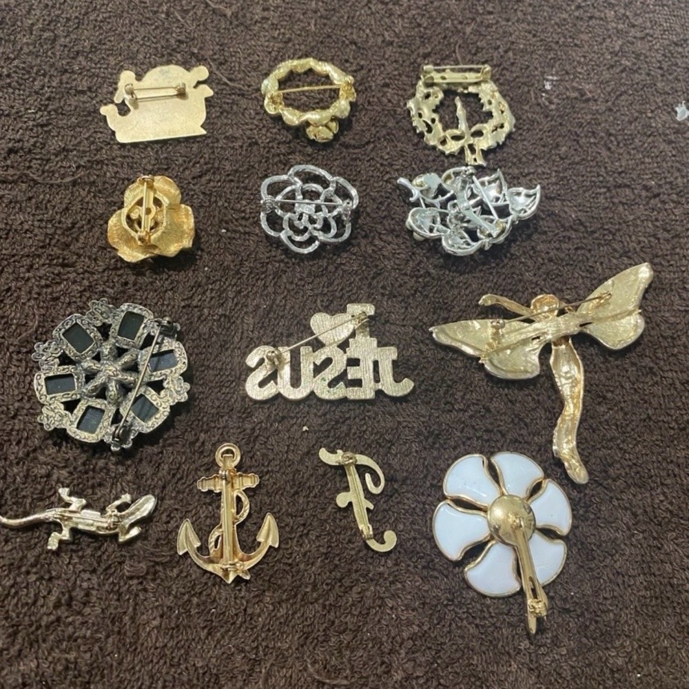 Assorted Decorative Brooch Set - image 5